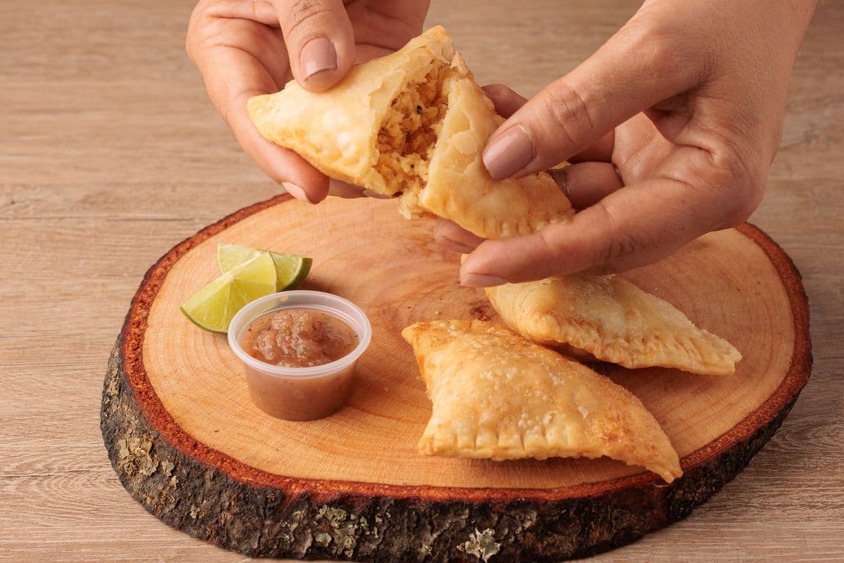 Empanada de maíz de jamón y queso